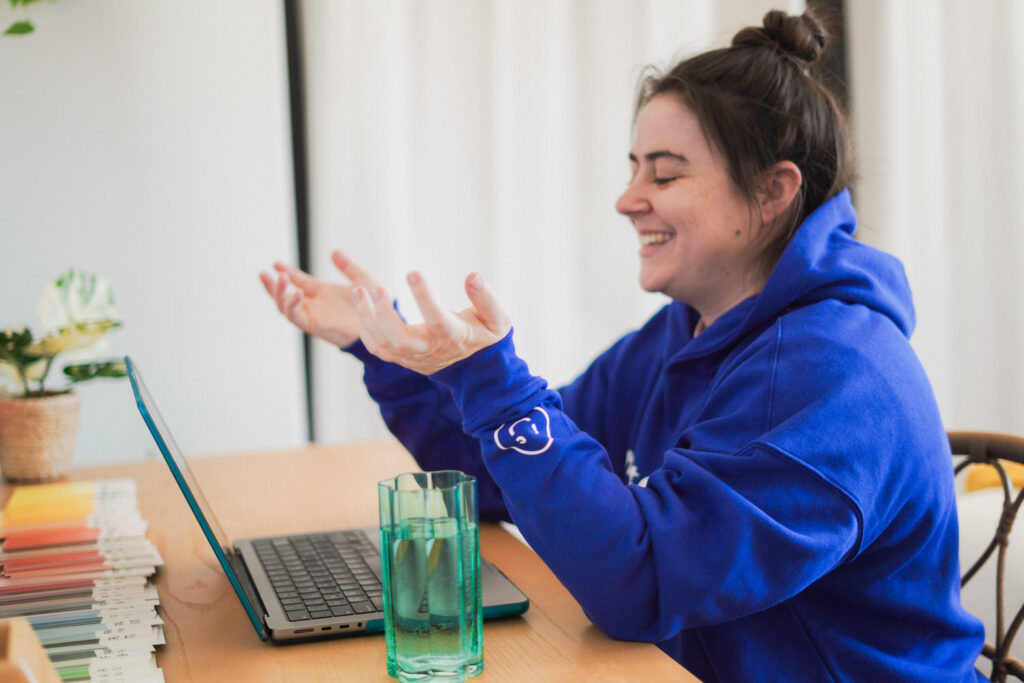 Jessie talking on a computer.